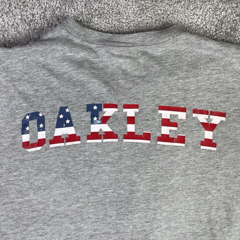 Oakley T-Shirt Men’s Medium Gray Crew Neck Short Sleeve Lightweight Patriotic - Picture 4 of 12